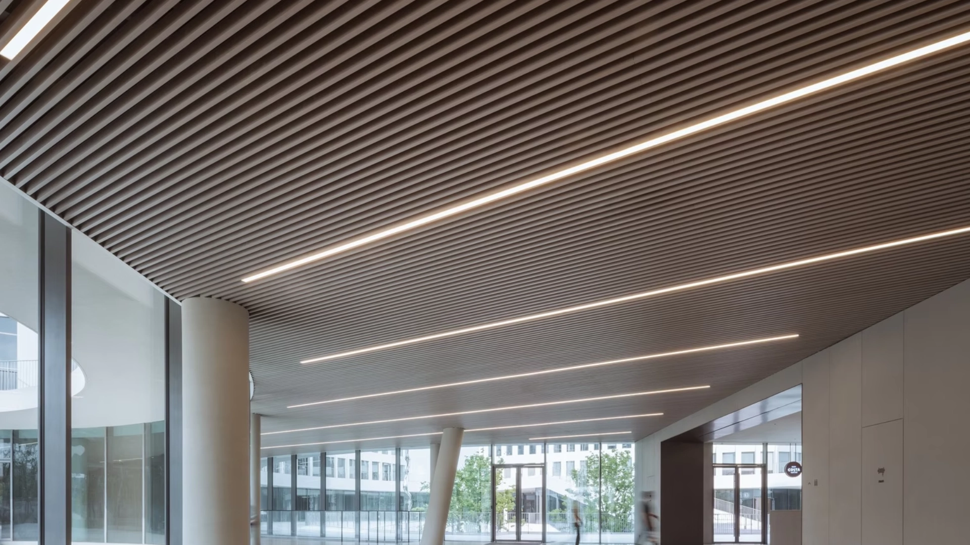 Completed installation effect of Lindelacr B-Plank aluminum plank ceiling, linear suspended ceiling for large lobby interior decoration