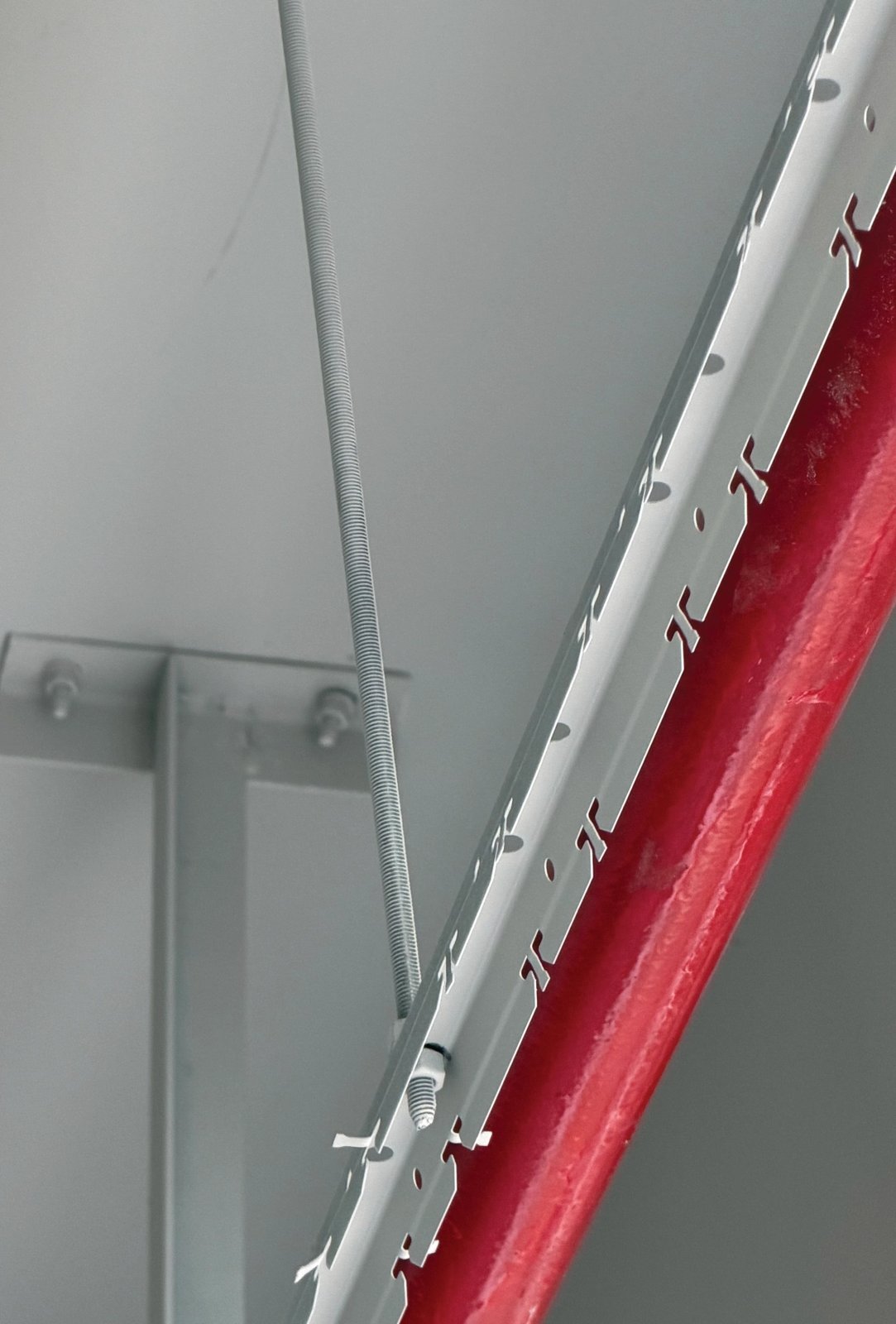 Suspended carrier rail and hanger rod beside a fire pipe on the Baiyun teaching-building ceiling grid