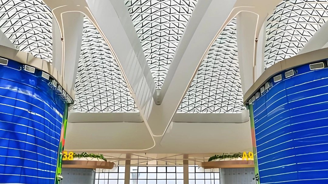 Airport T3: shaped aluminum column covers and triangular soffit, 3.0 mm class powder or PVDF by zone