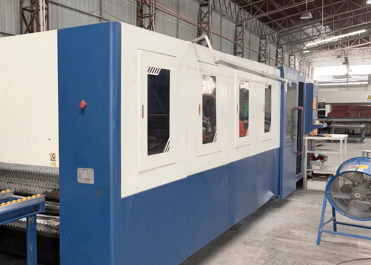 LINDELACR Foshan: CNC laser enclosure cutting solid aluminum plate from a point-cloud unfold