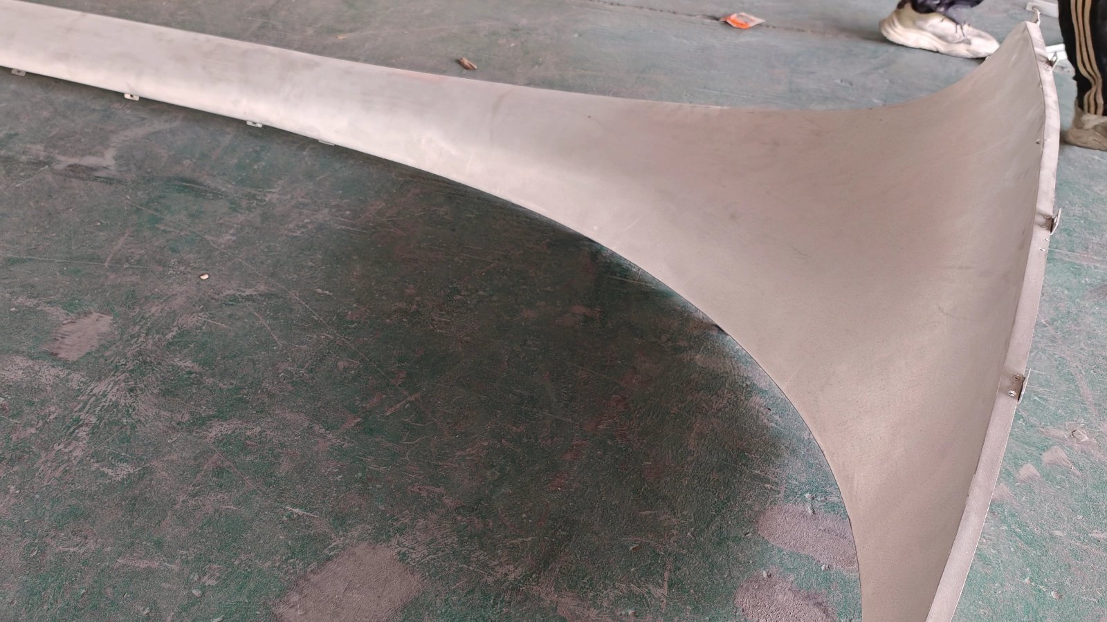 Uncoated flared aluminum column-cover skin with factory L-brackets on the Foshan shop floor