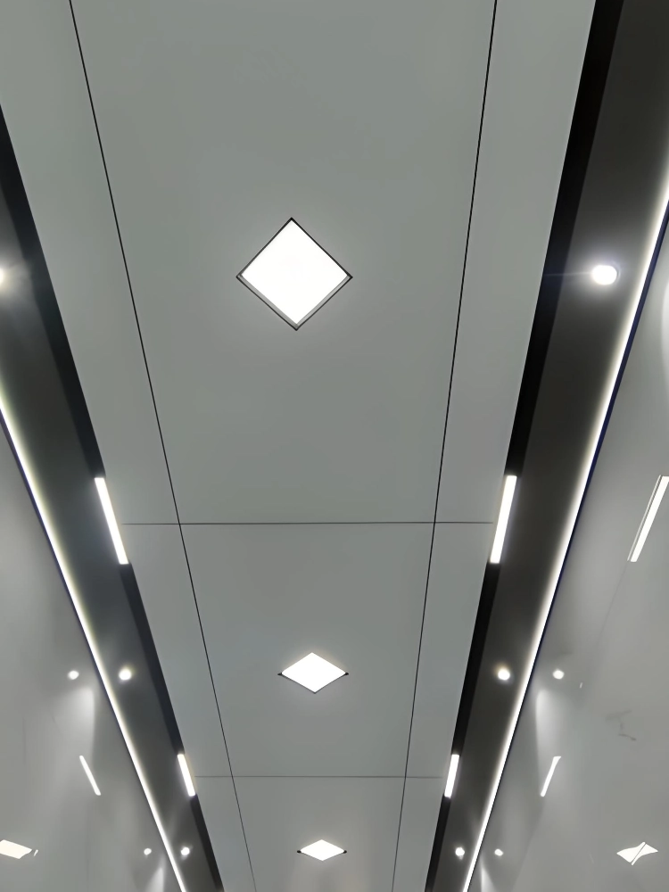 Large-format flat aluminum ceiling mixed with linear light slots: combination modules on one plane