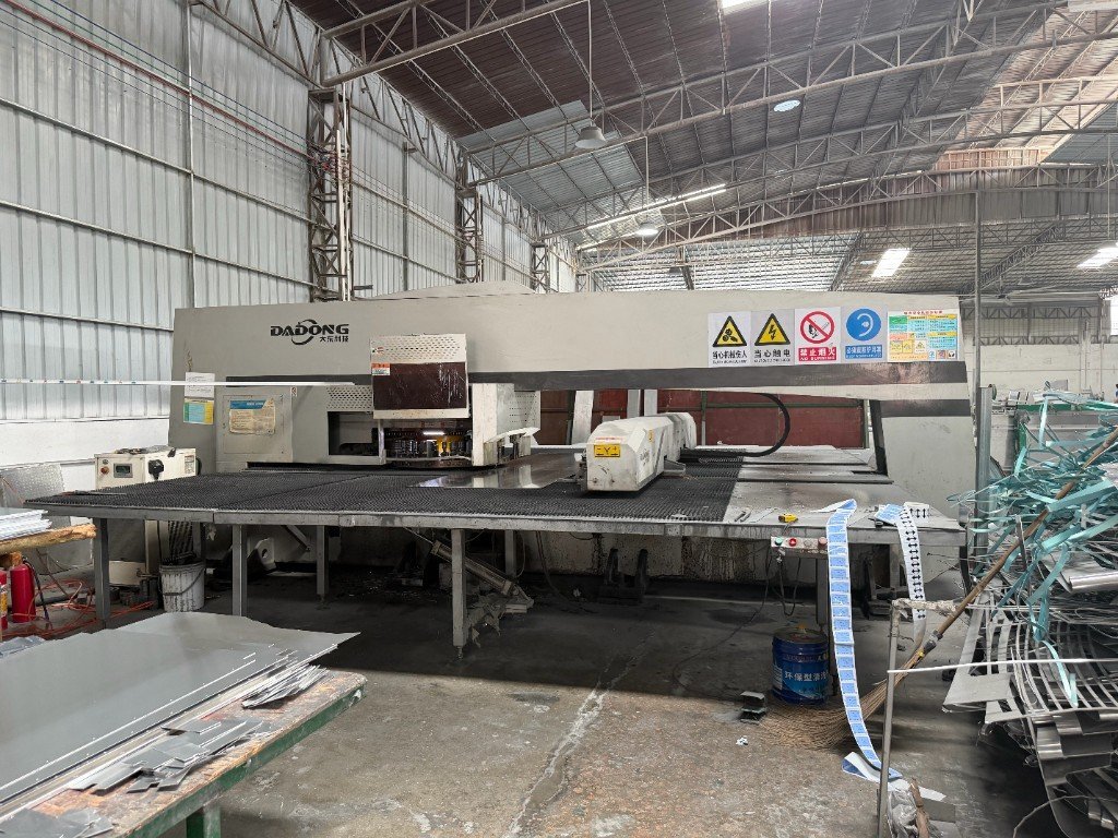 LINDELACR Foshan Dadong turret punch nesting a 3003 aluminum sheet for cladding and column-cover blanks