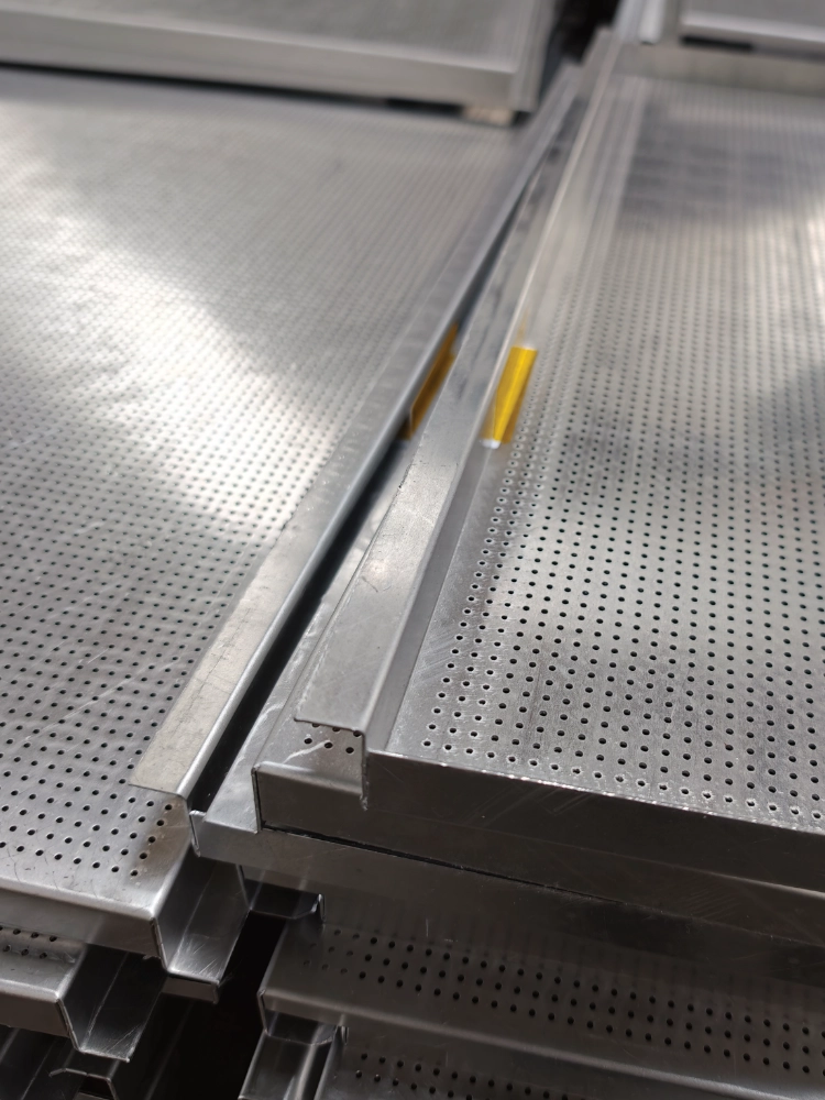 LINDELACR micro-perforated clip-in ceiling tray: hemmed return, yellow clip tape, mill-finish 0.6–0.8 mm aluminum