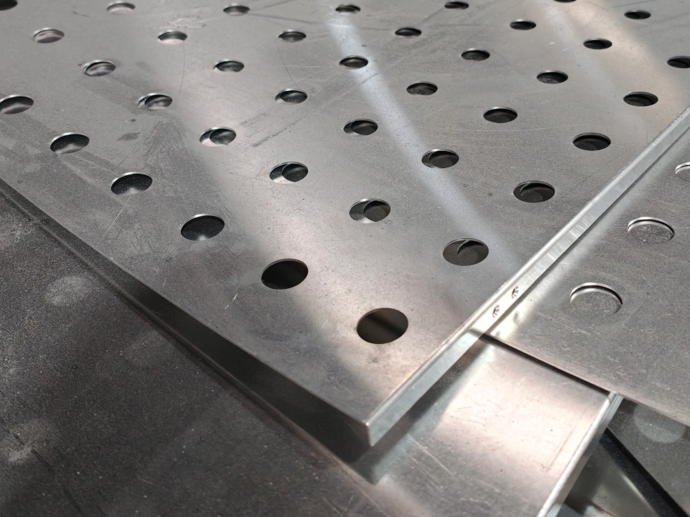 LINDELACR Foshan: perforated aluminum ceiling cassette with folded return, mill finish before powder