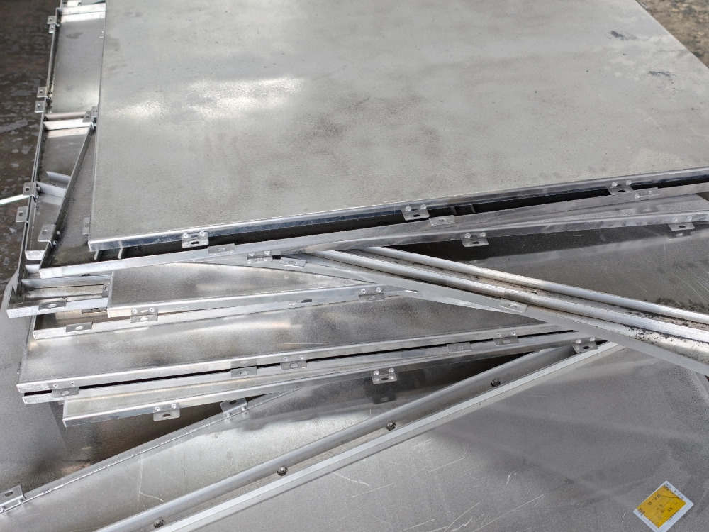 Solid aluminum ceiling cassettes with shop hangers and folded returns, mill finish, LINDELACR Foshan